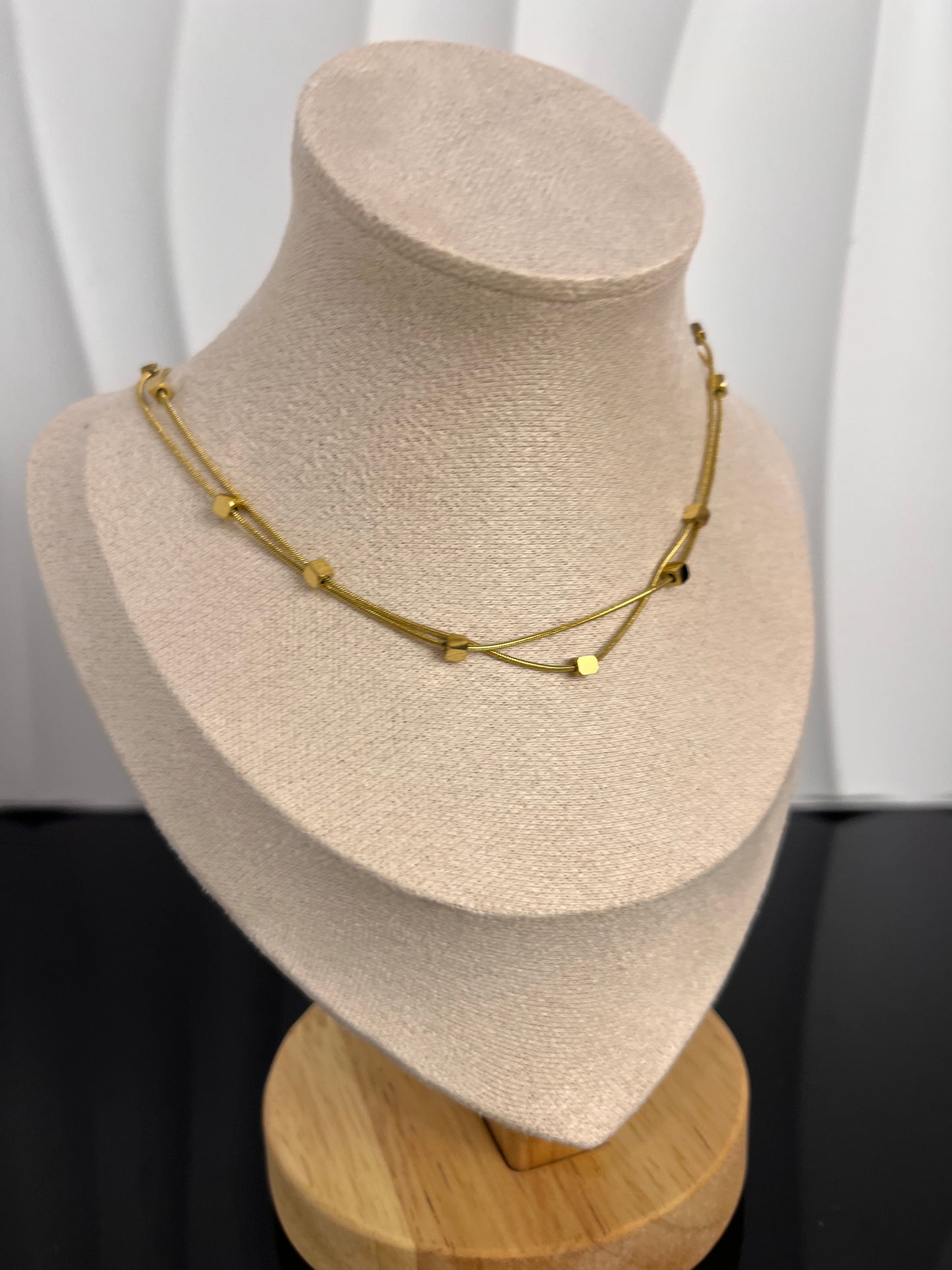 Collar Abril en Acero de Titanio