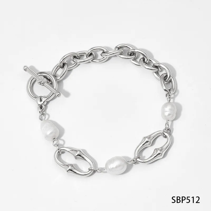 Collar y pulseras con perlas de agua dulce