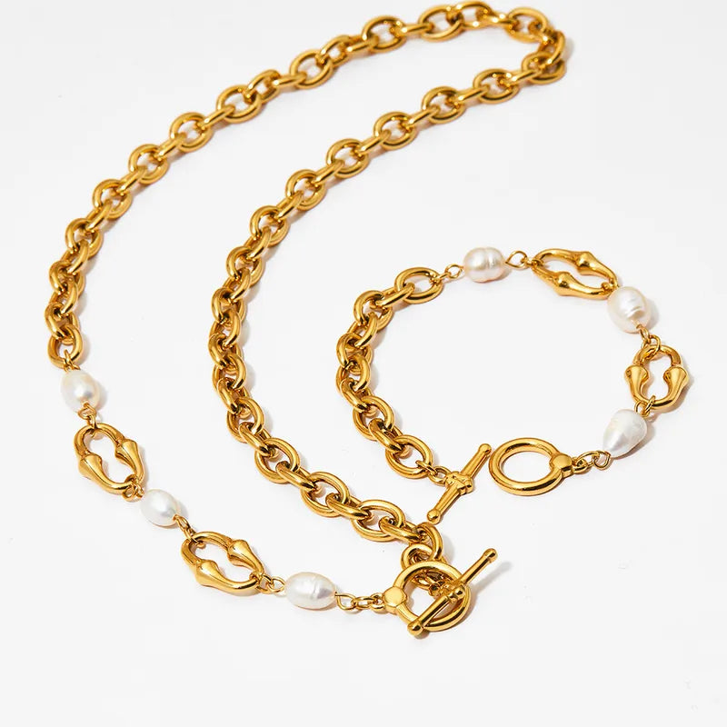 Collar y pulseras con perlas de agua dulce