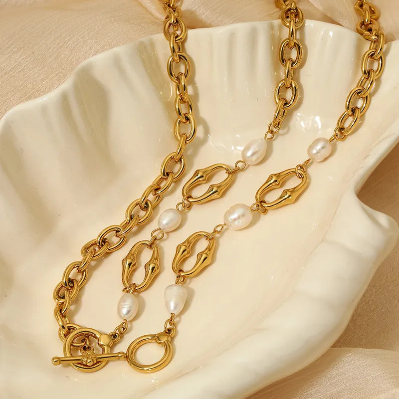 Collar y pulseras con perlas de agua dulce
