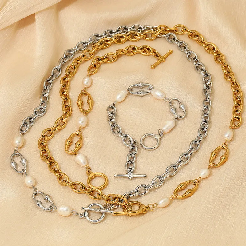 Collar y pulseras con perlas de agua dulce