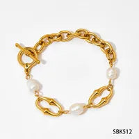 Collar y pulseras con perlas de agua dulce