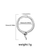 Piercing en aro con diseño de serpiente septum